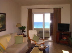 Spacious Seafront Apartment